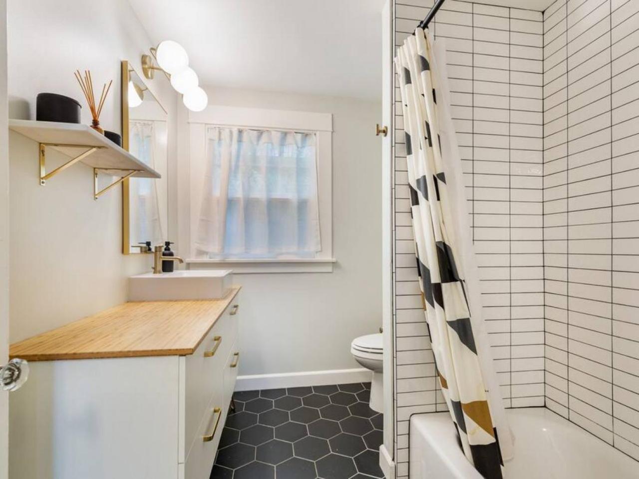 Stylish 2br In Historic Se Ladds Addition Holiday home